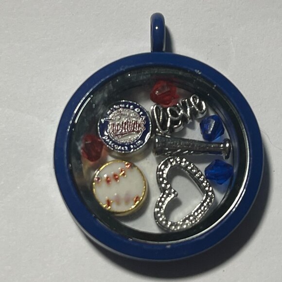 Minnesota Twins MLB Memory Charm Locket w/ 22 IN chain NEW - Picture 1 of 3